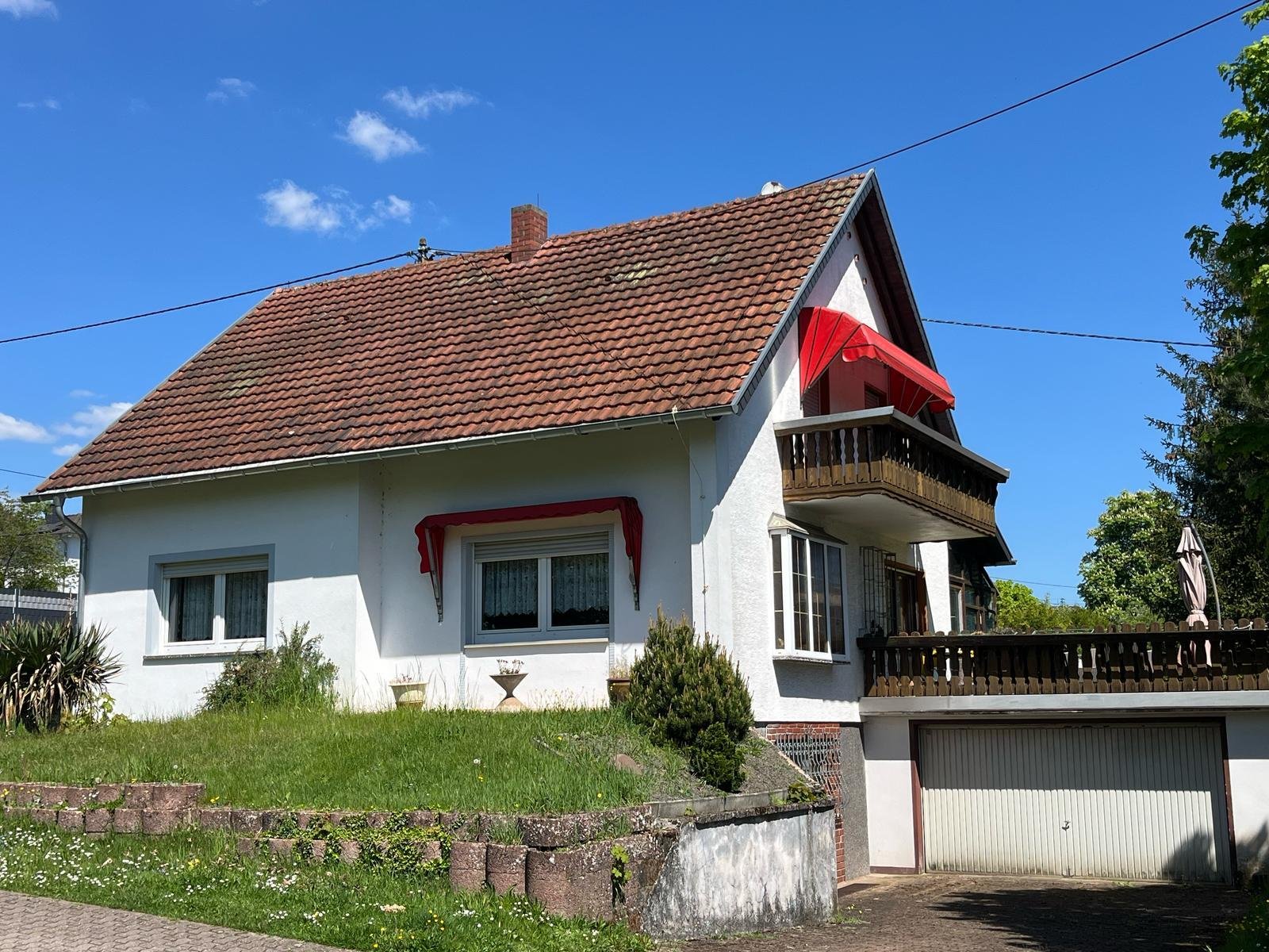 DÜPPENWEILER : FAMILIENFREUNDLICHER Grundriss mit Potential und großer TERRASSE !  DÜPPENWEILER : FAMILIENFREUNDLICHER Grundriss mit Potential und großer TERRASSE !