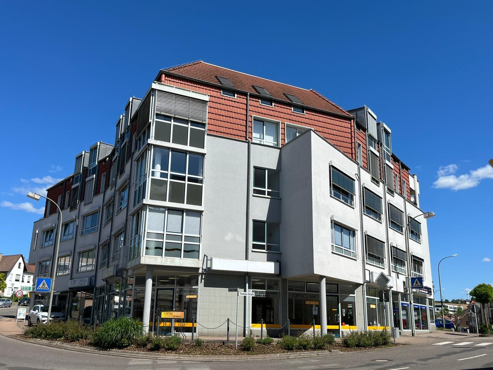 LEBACH : Gepflegte 1 ZKB - Wohnung mit Fahrstuhl und Einbauküche !  LEBACH : Gepflegte 1 ZKB - Wohnung mit Fahrstuhl und Einbauküche !