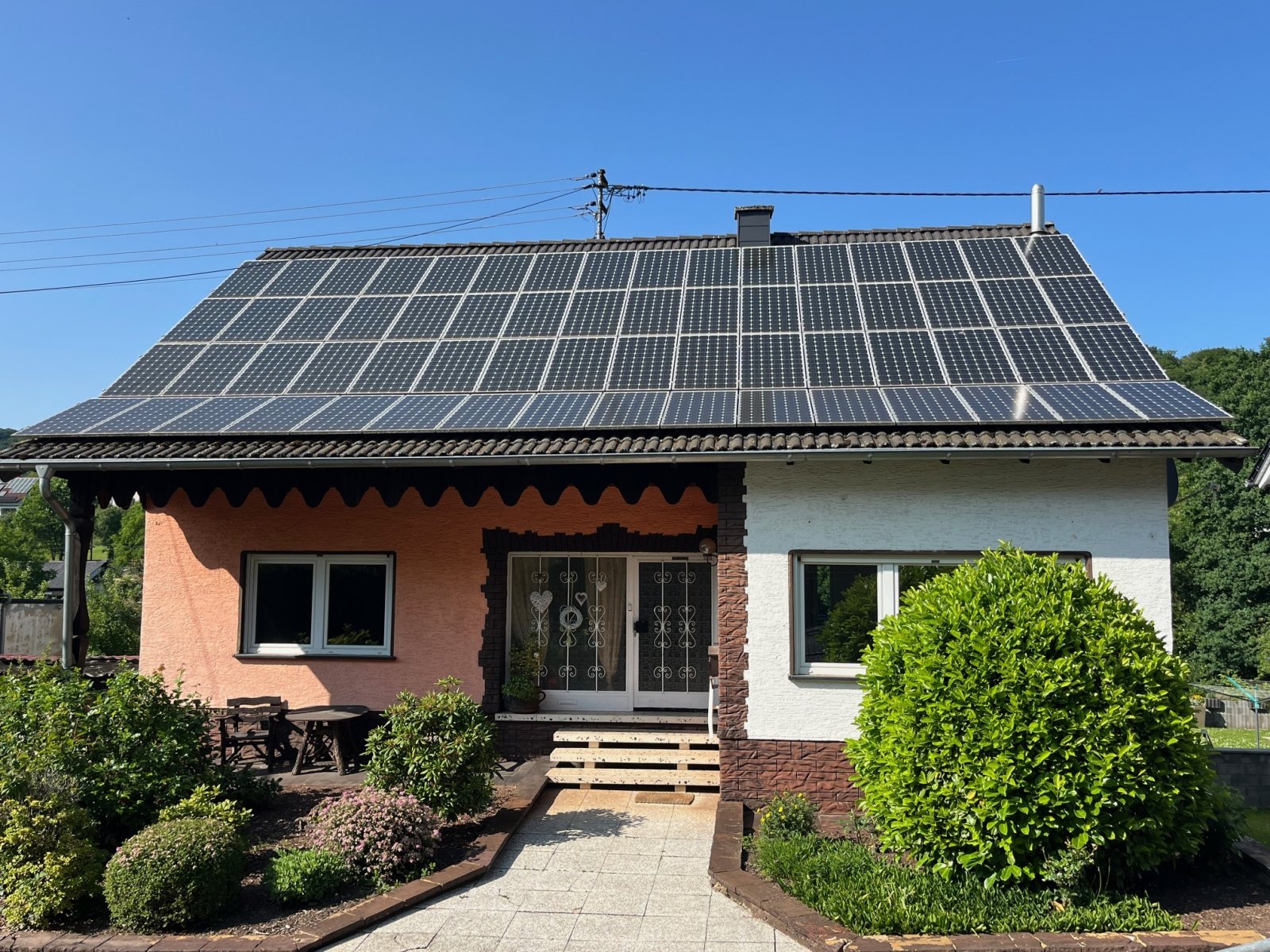 LIMBACH : 1 - 2 Familienhaus mit PHOTOVOLTAIK - ANLAGE in RUHIGER Lage !  LIMBACH : 1 - 2 Familienhaus mit PHOTOVOLTAIK - ANLAGE in RUHIGER Lage !