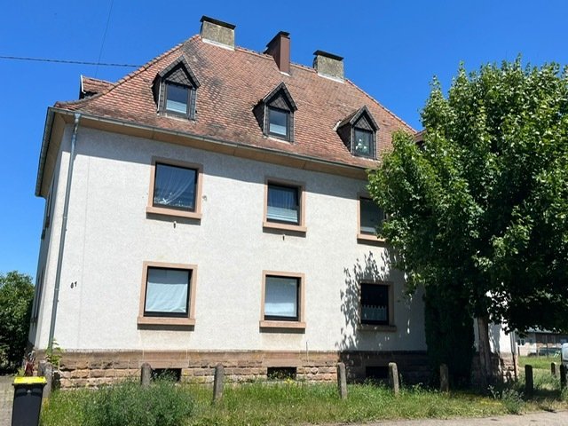 LEBACH : Solides vermietetes 4 - Familienhaus mit CHARAKTER und POTENTIAL !   LEBACH : Solides vermietetes 4 - Familienhaus mit CHARAKTER und POTENTIAL !