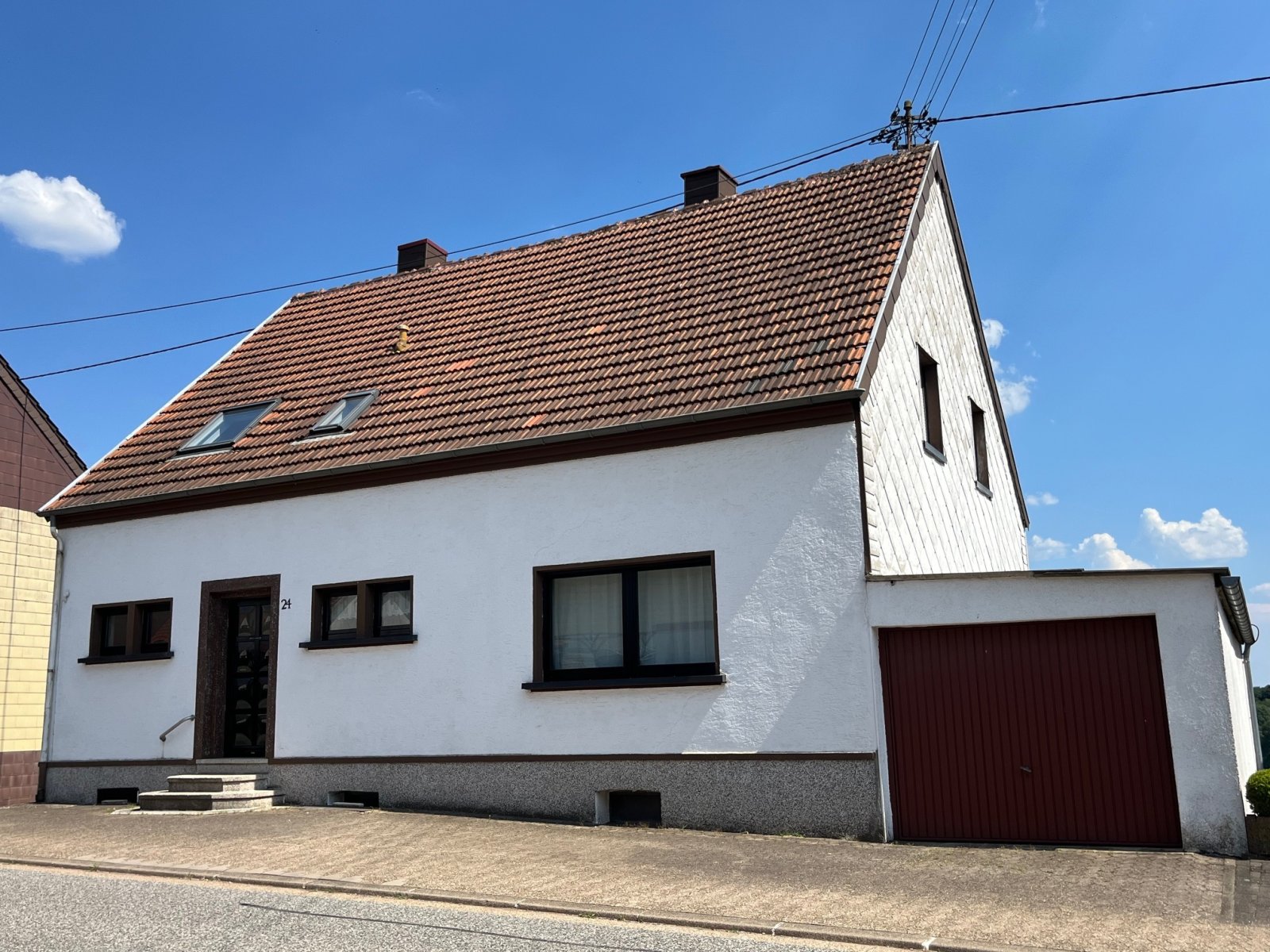 DÖRSDORF : SOLIDES 1 - 2 Familienhaus mit schönem GRUNDSTÜCK !   DÖRSDORF : SOLIDES 1 - 2 Familienhaus mit schönem GRUNDSTÜCK !