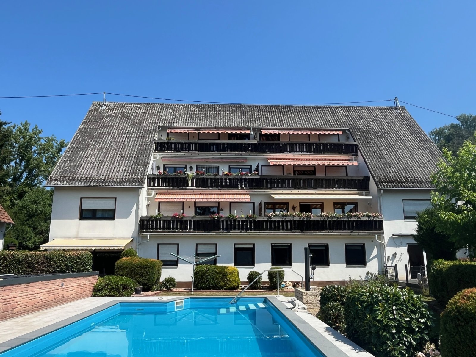 NEUNKIRCHEN : SANIERTE 3 ZKB - Wohnung mit Terrasse, Garage und Photovoltaik - Anlage !  NEUNKIRCHEN : SANIERTE 3 ZKB - Wohnung mit Terrasse, Garage und Photovoltaik - Anlage !