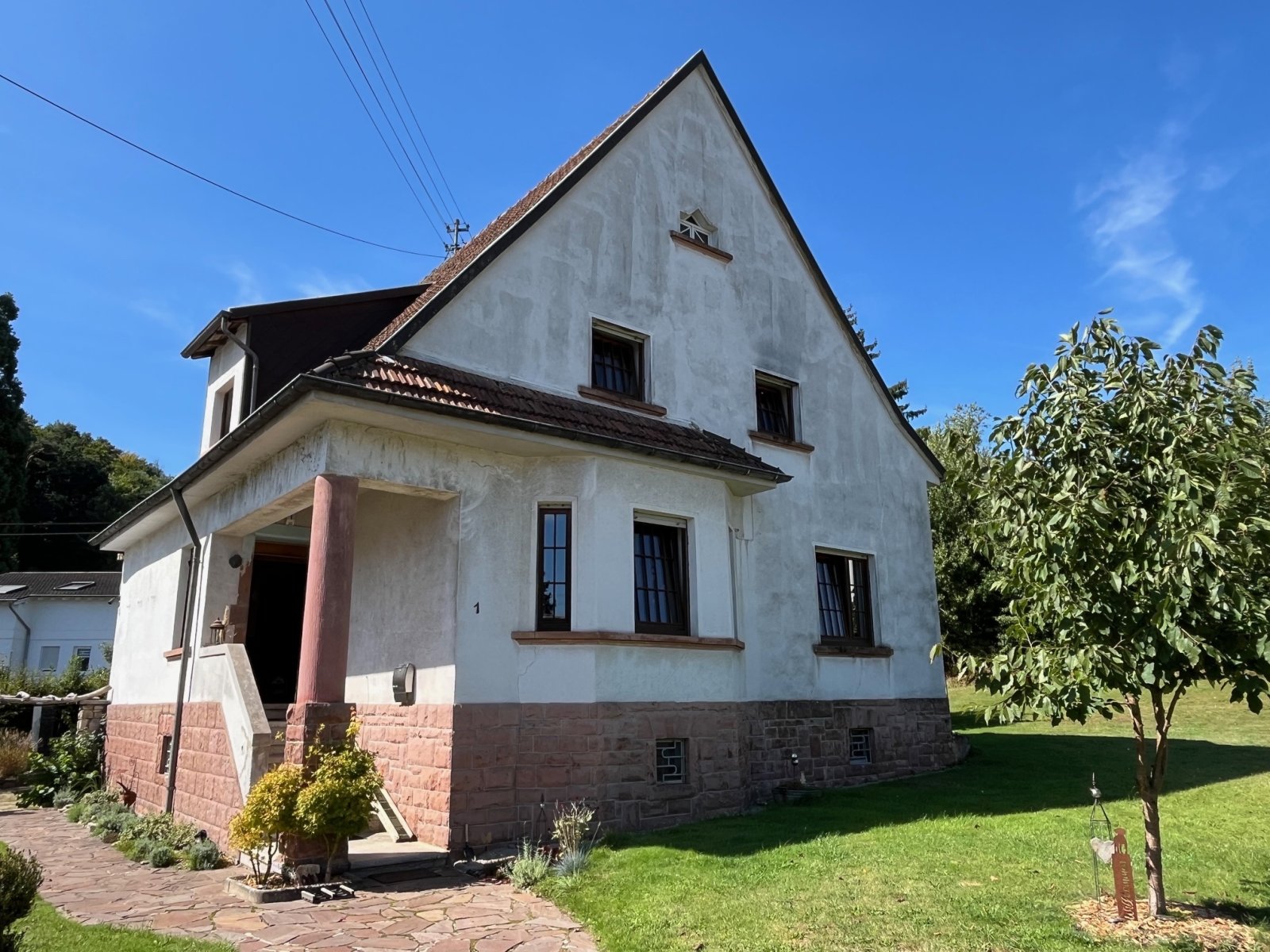 HÜTTERSDORF : STILVOLL mit CHARAKTER und 1143 m² GRUNDSTÜCK in gefragter Wohnlage !   HÜTTERSDORF : STILVOLL mit CHARAKTER und 1143 m² GRUNDSTÜCK in gefragter Wohnlage !