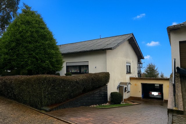 Wohnen mit Charme: 3-Zimmer-Wohnung mit Einzelöfen in Nonnweiler Wohnen mit Charme: 3-Zimmer-Wohnung mit Einzelöfen in Nonnweiler