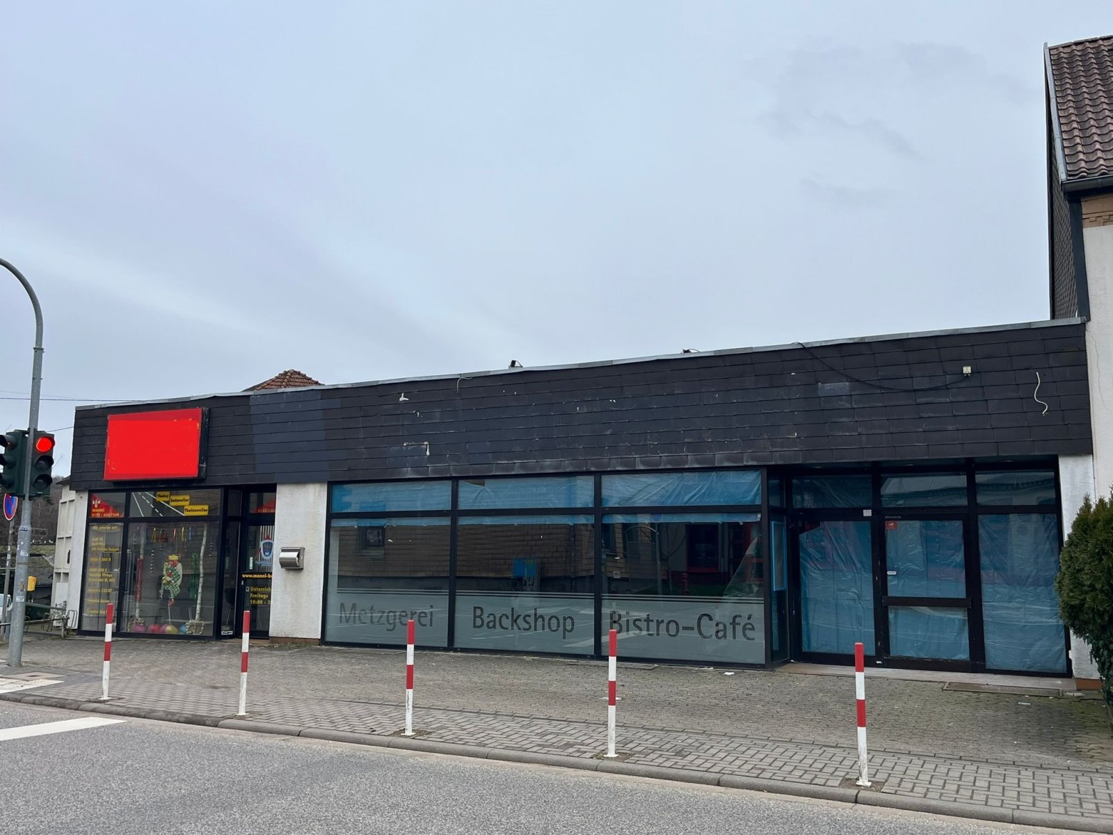 THALEXWEILER : GEWERBEOBJEKT ( ehem. Supermarkt ) an der B269 in Autobahnnähe ! THALEXWEILER : GEWERBEOBJEKT ( ehem. Supermarkt ) an der B269 in Autobahnnähe !