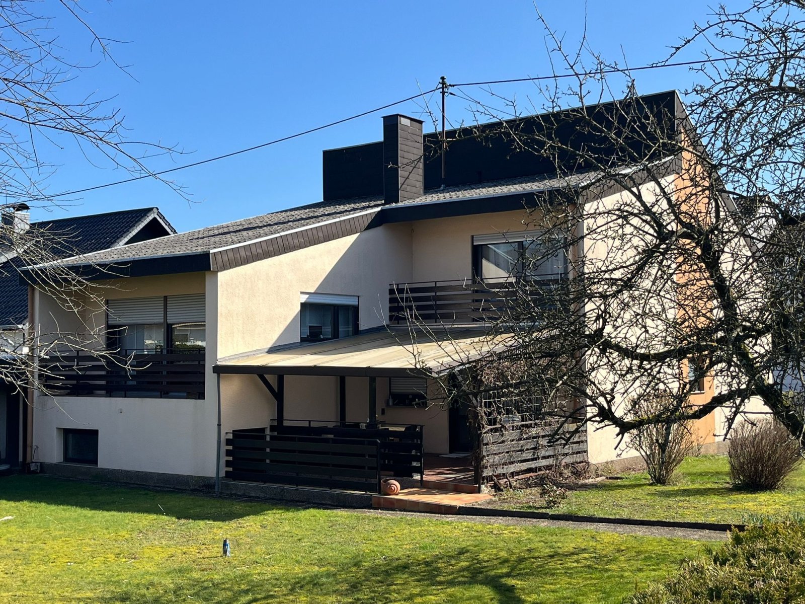 SCHMELZ : Aussergewöhnliches ANWESEN mit EINLIEGERWOHNUNG und versetzen WOHNEBENEN ! SCHMELZ : Aussergewöhnliches ANWESEN mit EINLIEGERWOHNUNG und versetzen WOHNEBENEN !