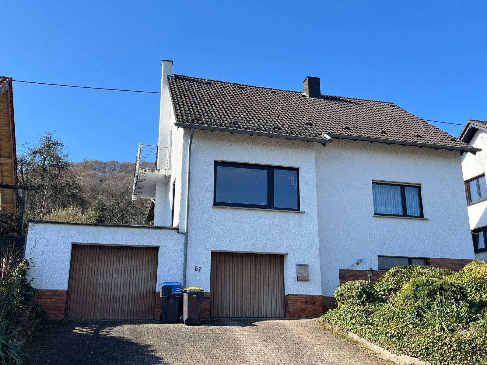 STEINBACH : Großes 1 - 2 Familienhaus in ruhiger RANDLAGE wartet auf neue BEWOHNER ! ! STEINBACH : Großes 1 - 2 Familienhaus in ruhiger RANDLAGE wartet auf neue BEWOHNER ! !