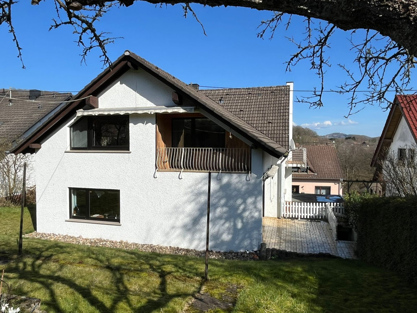 STEINBACH : Großes 1 - 2 Familienhaus in ruhiger RANDLAGE wartet auf neue BEWOHNER ! ! STEINBACH : Großes 1 - 2 Familienhaus in ruhiger RANDLAGE wartet auf neue BEWOHNER ! !