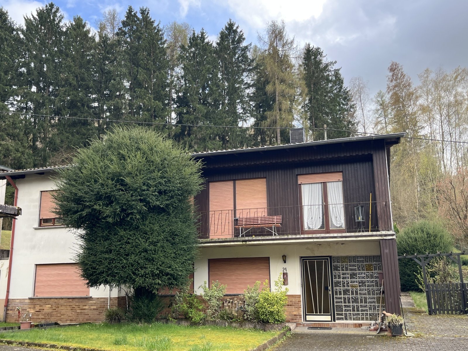 ASCHBACH : Solides HANDWERKERHAUS in WALDRANDNÄHE mit DOPPELGARAGE ! ASCHBACH : Solides HANDWERKERHAUS in WALDRANDNÄHE mit DOPPELGARAGE !