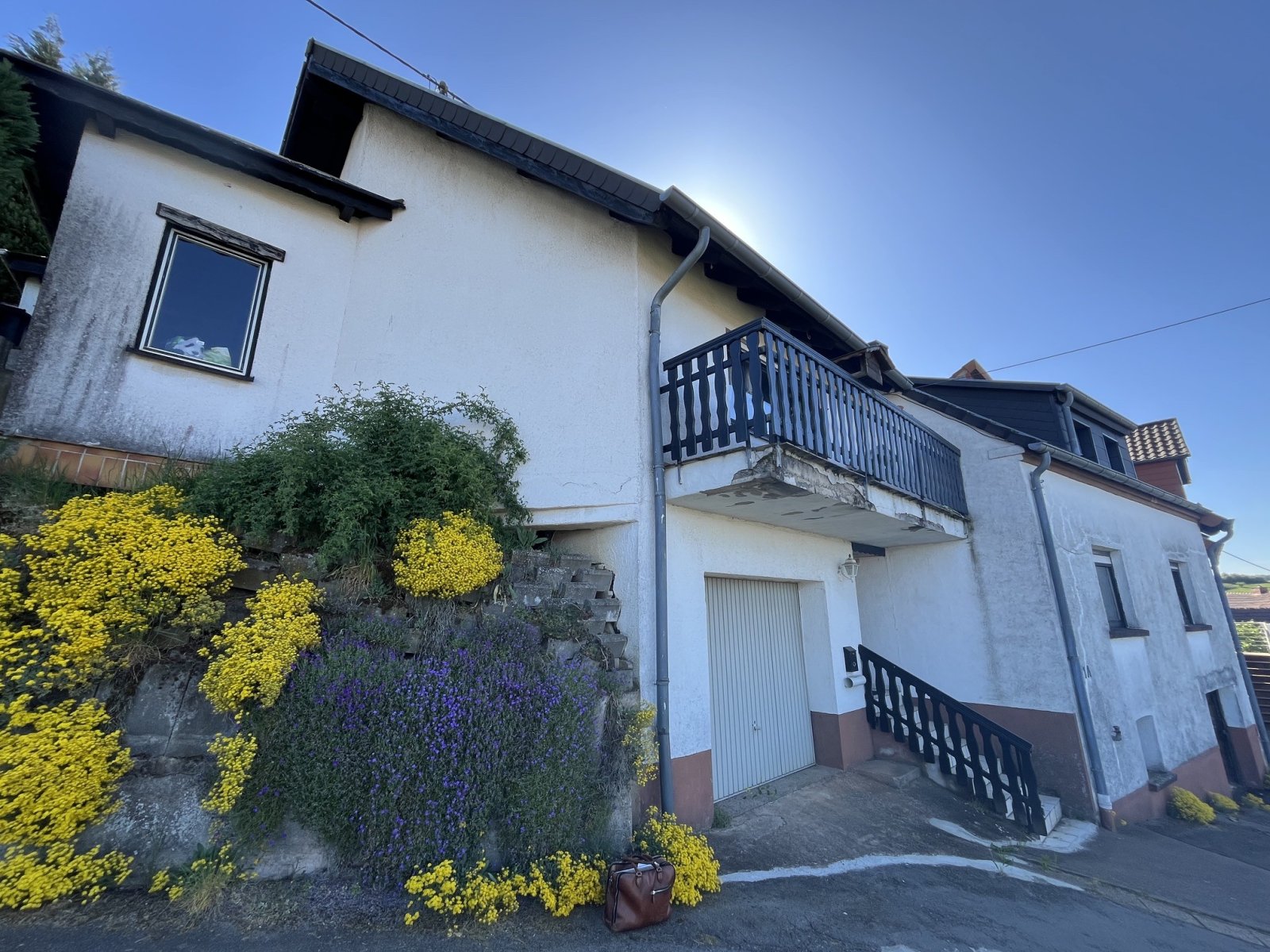 SCHEUERN : Haus mit EINLIEGERWOHNUNG für HANDWERKER in HÖHENLAGE mit WEITBLICK ! SCHEUERN : Haus mit EINLIEGERWOHNUNG für HANDWERKER in HÖHENLAGE mit WEITBLICK !