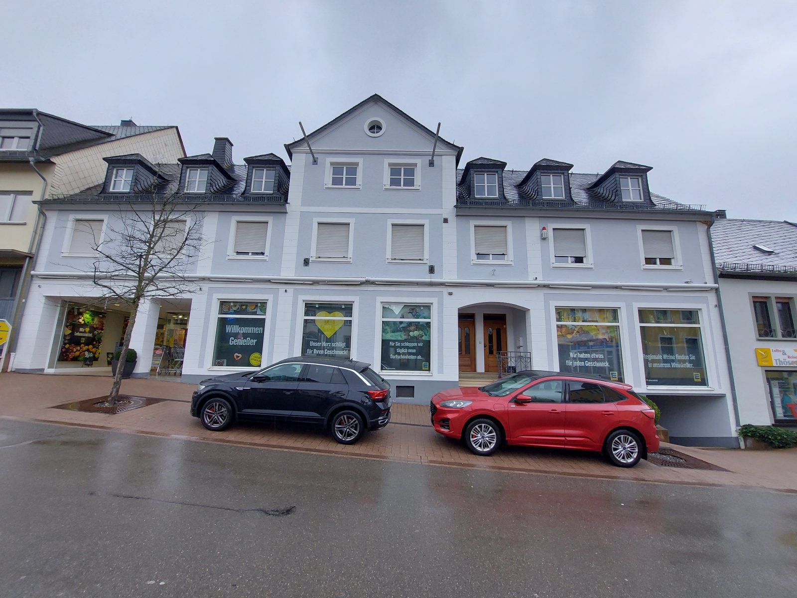THALFANG : Hochwertige Wohnung ( ca. 152 m² ) mit Einbauküche, Dachterrasse und Garten ! THALFANG : Hochwertige Wohnung ( ca. 152 m² ) mit Einbauküche, Dachterrasse und Garten !