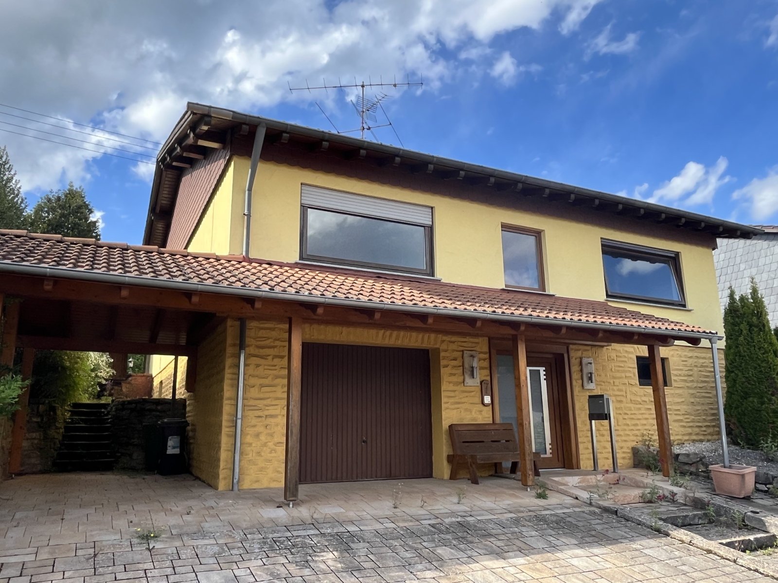 HÜTTERSDORF : Solides Haus mit FAMILIENFREUNDLICHEM Grundriss in RUHIGER Lage ! HÜTTERSDORF : Solides Haus mit FAMILIENFREUNDLICHEM Grundriss in RUHIGER Lage !