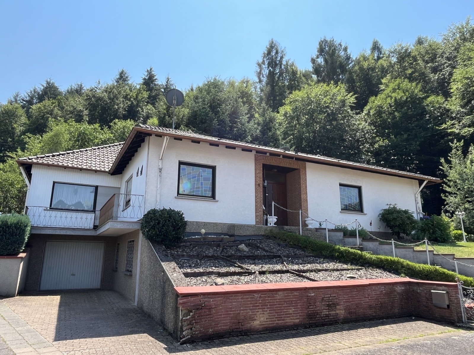 HAUSTADT : Solider BUNGALOW mit POTENTIAL in TRAUMLAGE direkt am WALDRAND ! HAUSTADT : Solider BUNGALOW mit POTENTIAL in TRAUMLAGE direkt am WALDRAND !