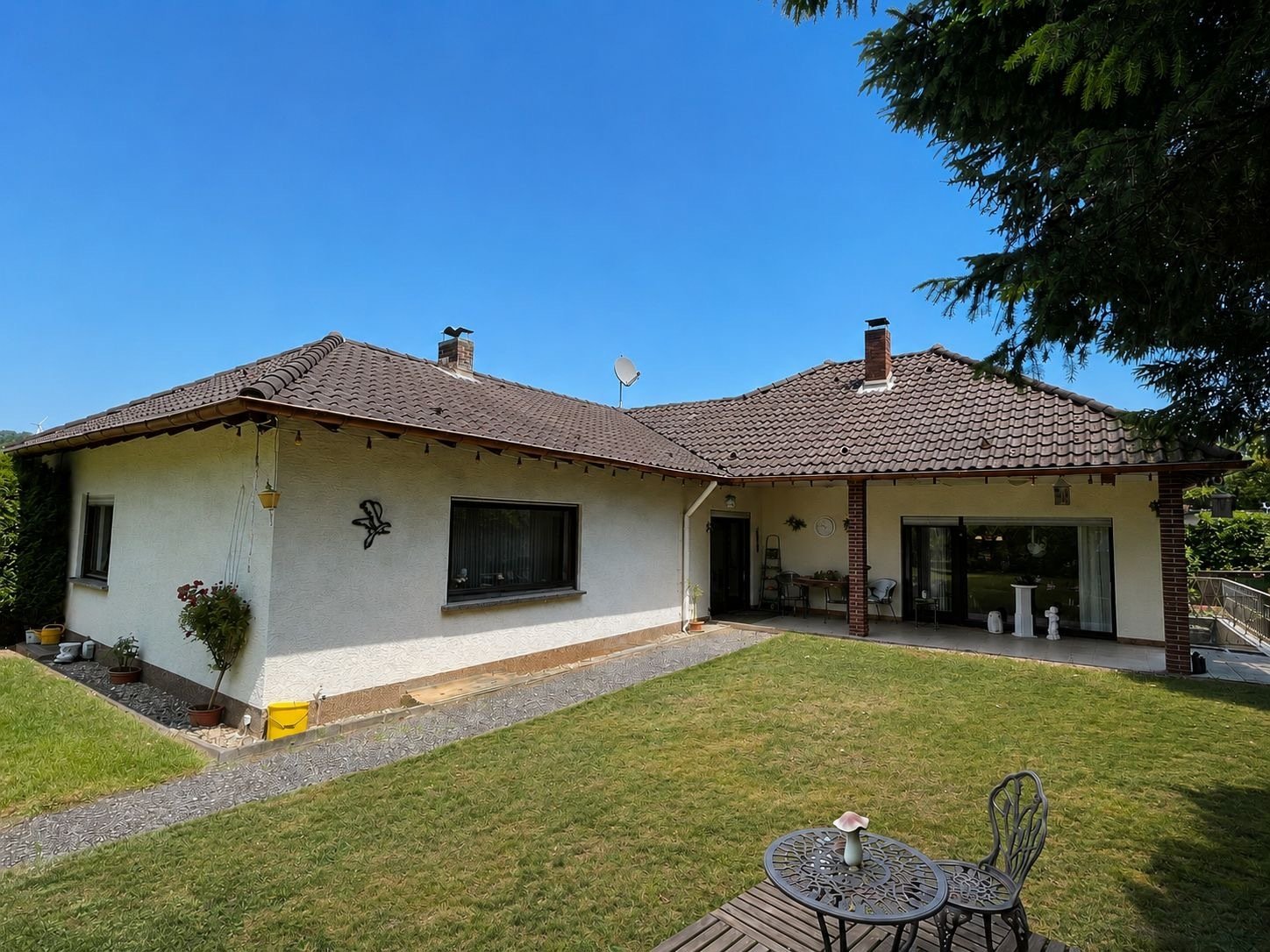 HAUSTADT : Solider BUNGALOW mit POTENTIAL in TRAUMLAGE direkt am WALDRAND ! HAUSTADT : Solider BUNGALOW mit POTENTIAL in TRAUMLAGE direkt am WALDRAND !
