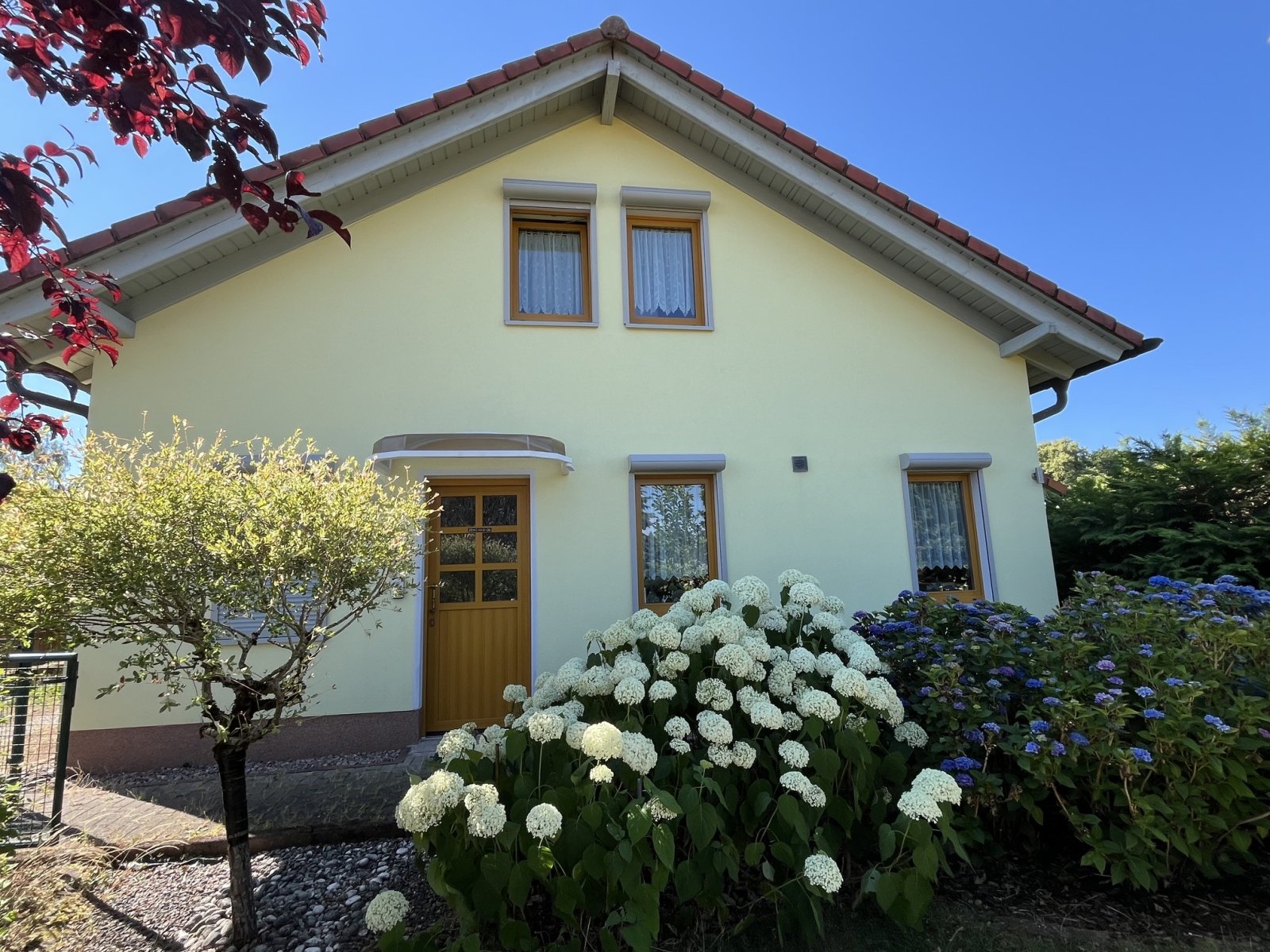 LITERMONT = Gepflegtes HAUS mit Photovoltaik - und Solaranlage ! LITERMONT = Gepflegtes HAUS mit Photovoltaik - und Solaranlage !