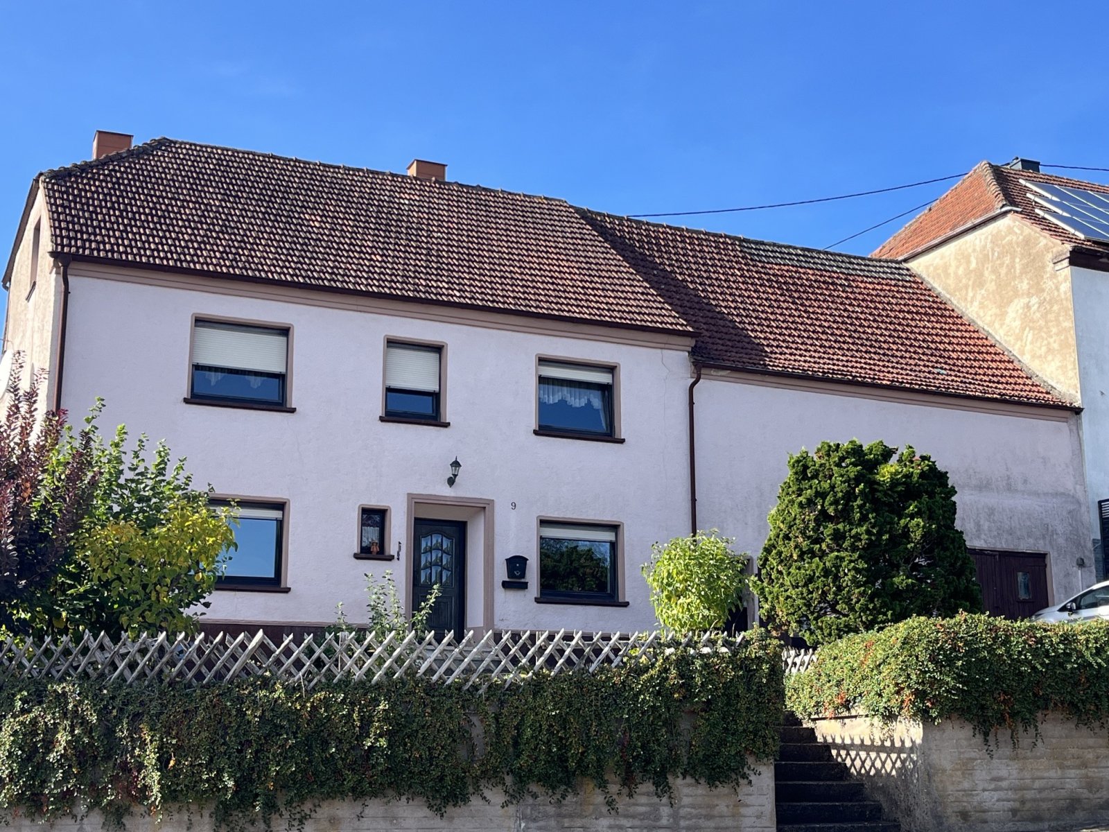 ÜBERROTH : HANDWERKERHAUS mit großzügigem WOHNBEREICH und SCHEUNENTEIL ! ÜBERROTH : HANDWERKERHAUS mit großzügigem WOHNBEREICH und SCHEUNENTEIL !